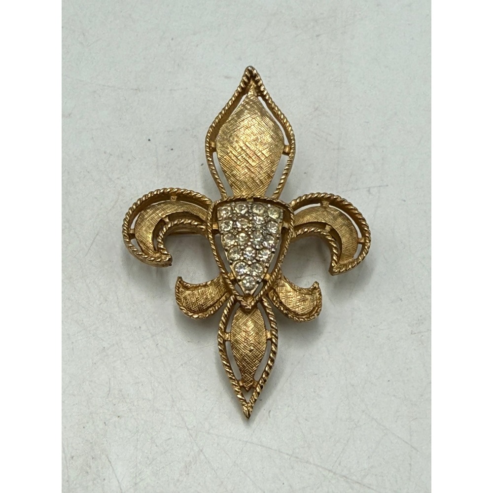 Vintage Cadoro Gold Tone Fleur De Lis Rhinestone Brooch Pin Textured Designer